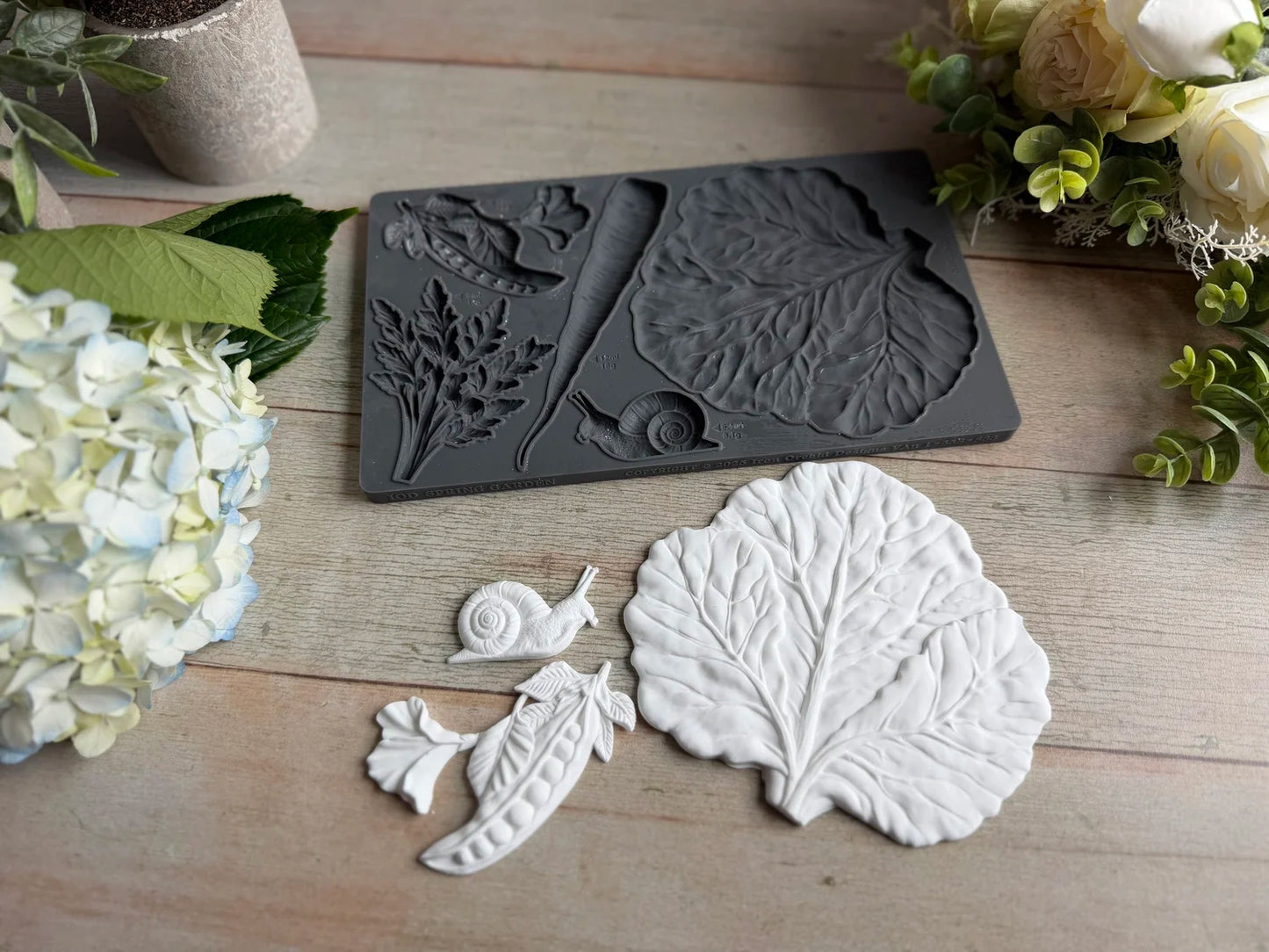 Spring Garden mould I cabbage leaf and carrot mold