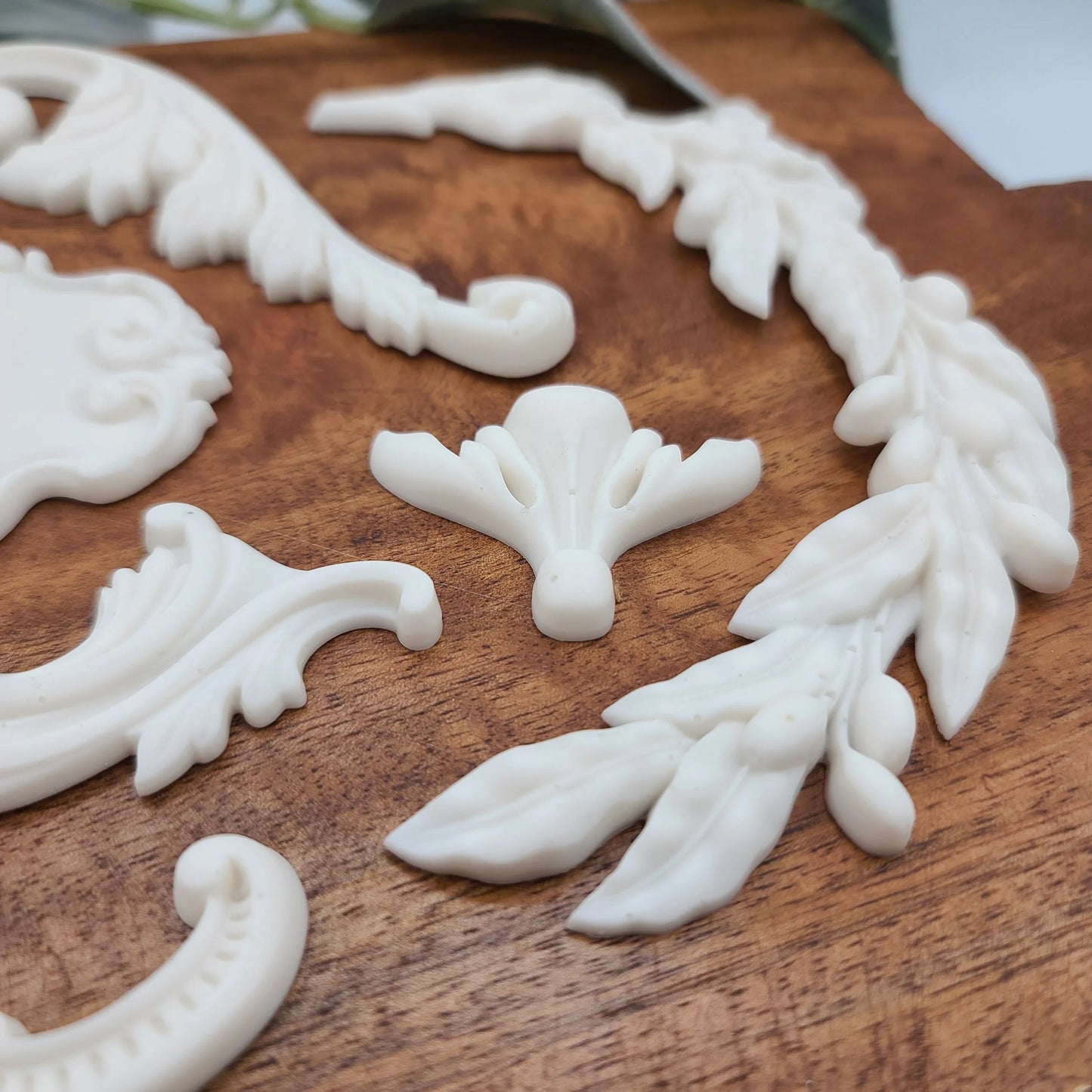 olive crest resin casting