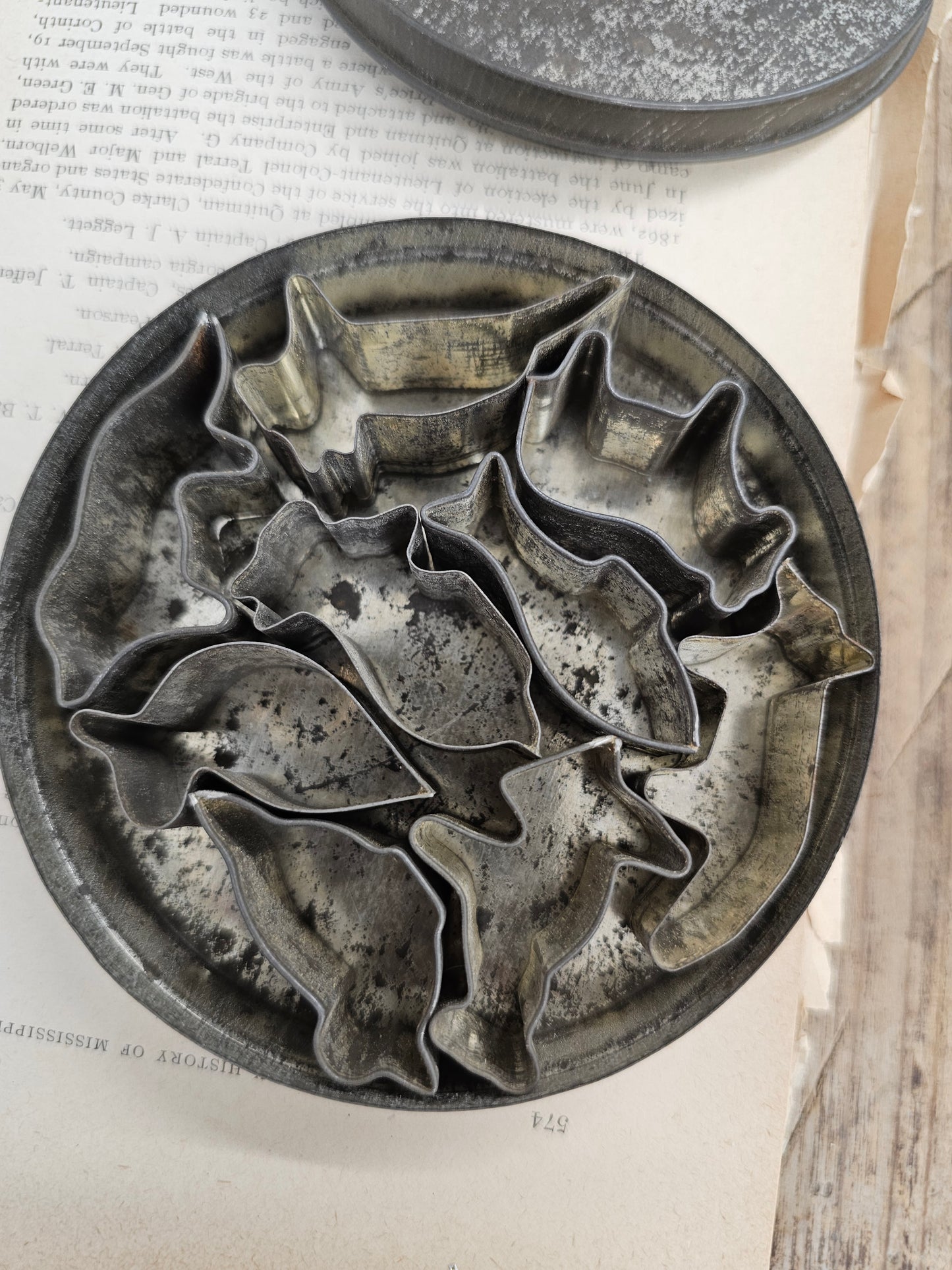Small Metal Tin of 9 Animal vintage canape cutters