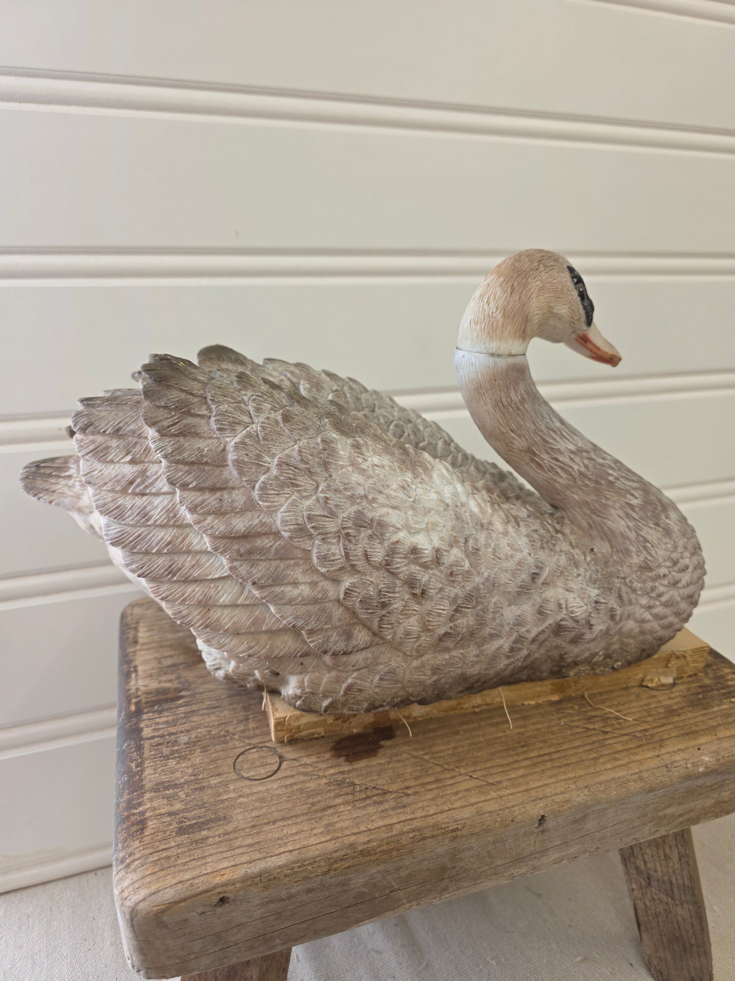 Swan decoy