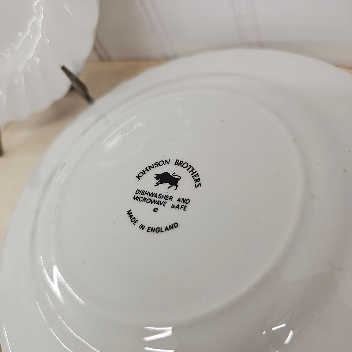 Set of 3 glossy white swirl saucers - Johnson Brothers, England