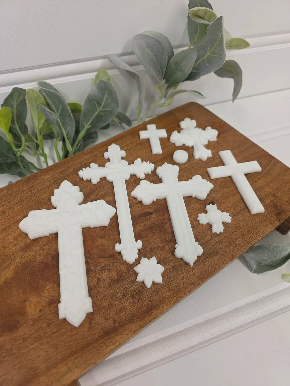 Les Croix Cross resin casting
