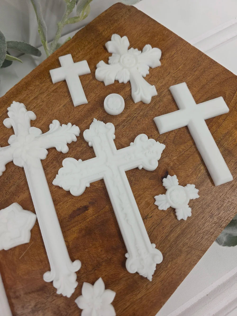 Les Croix Cross resin casting