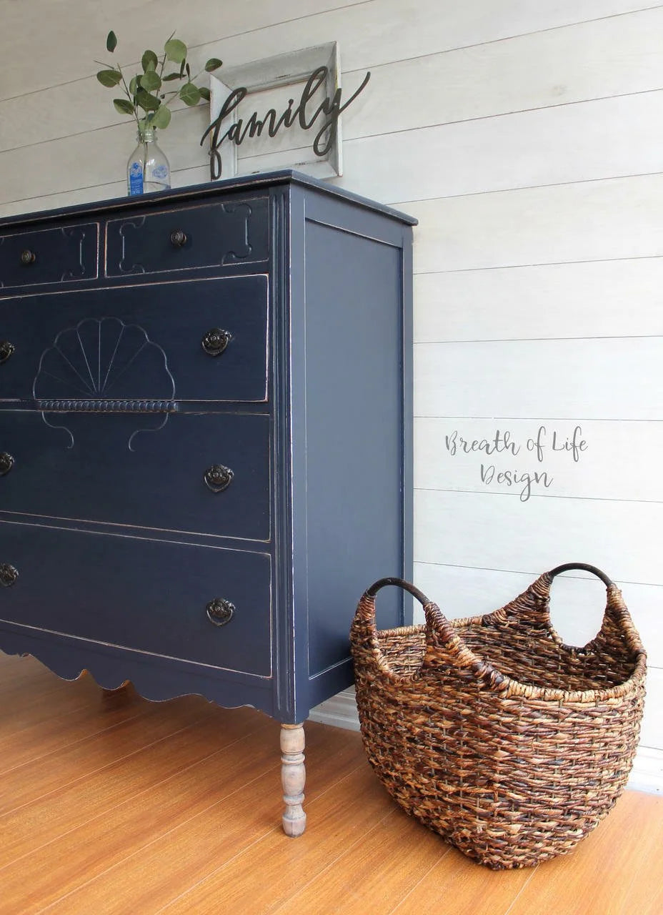 In the Navy - Dixie Belle Chalk Mineral Paint