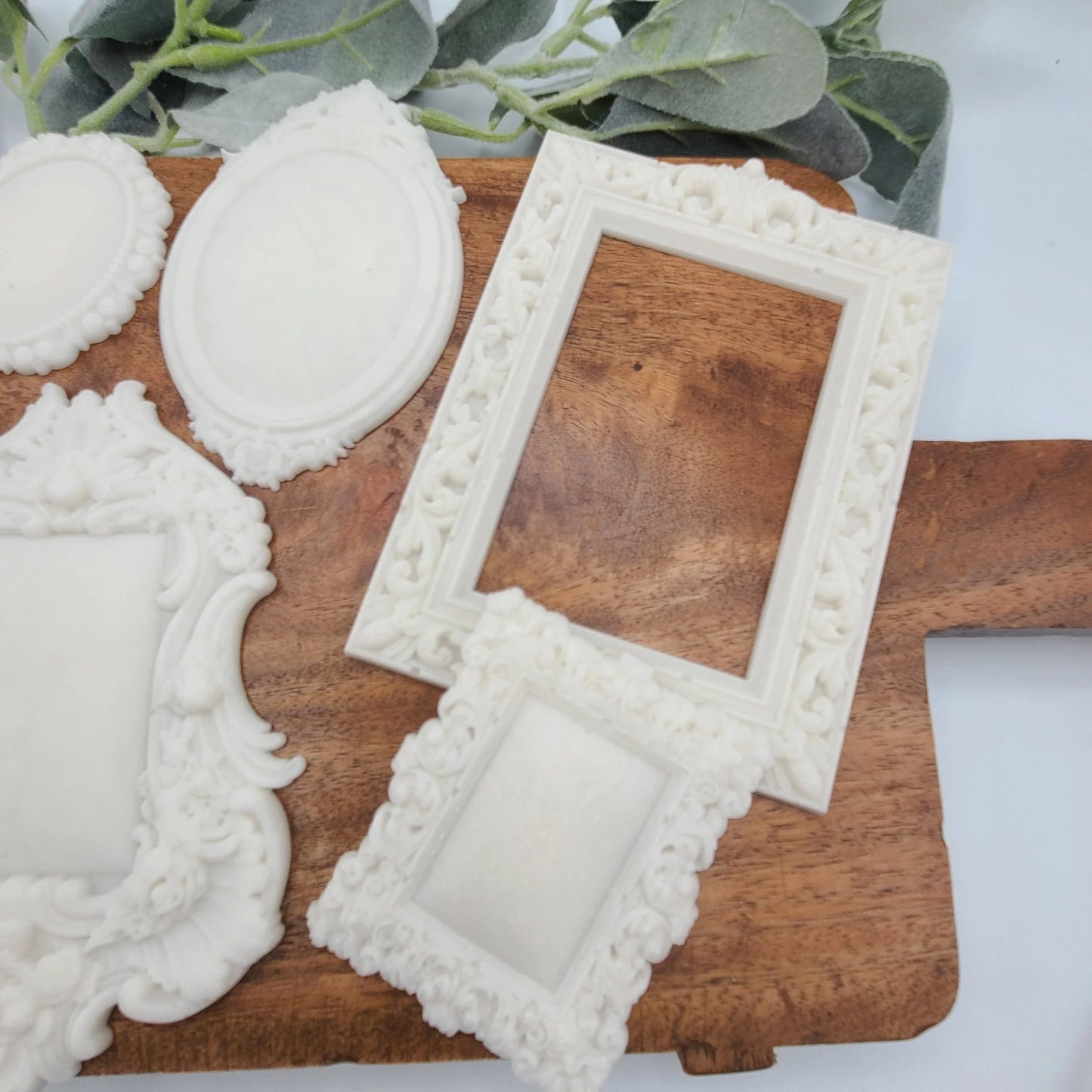 7 frames resin casting