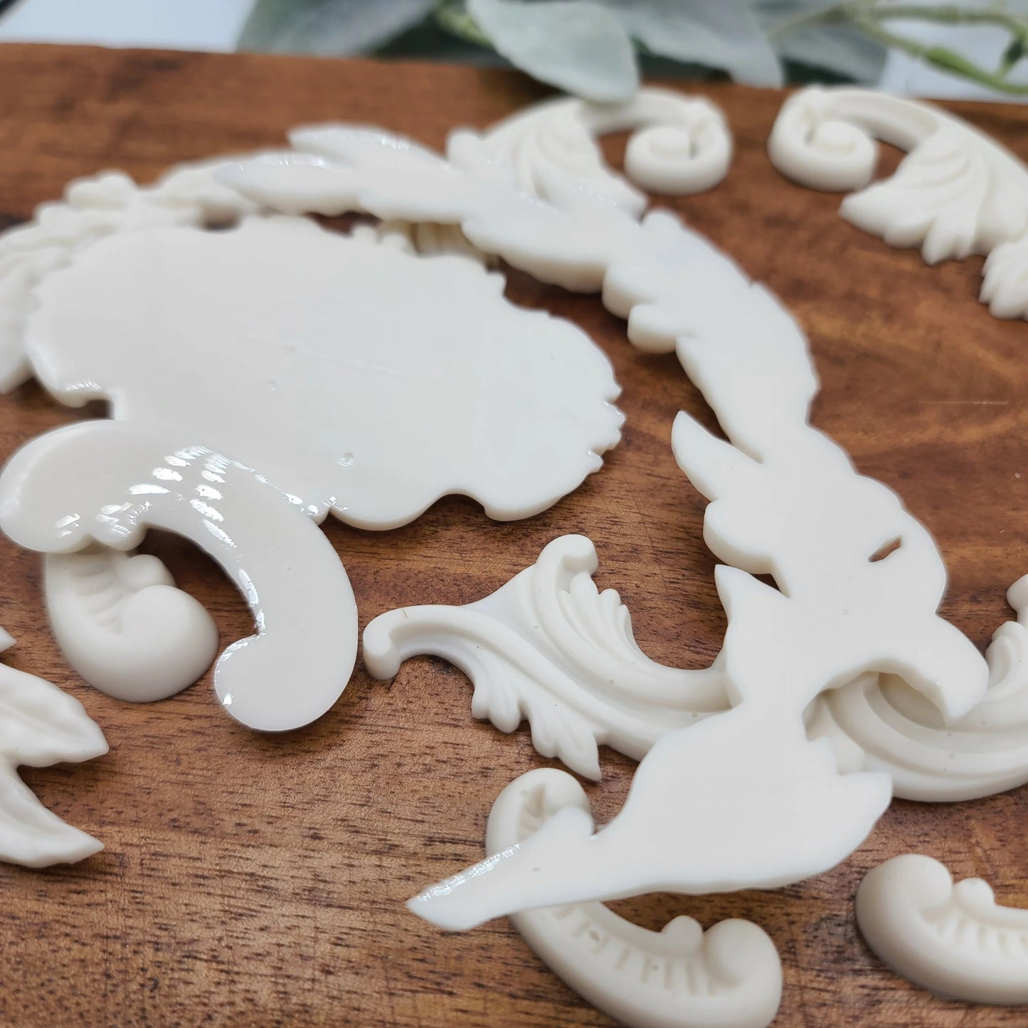 olive crest resin casting