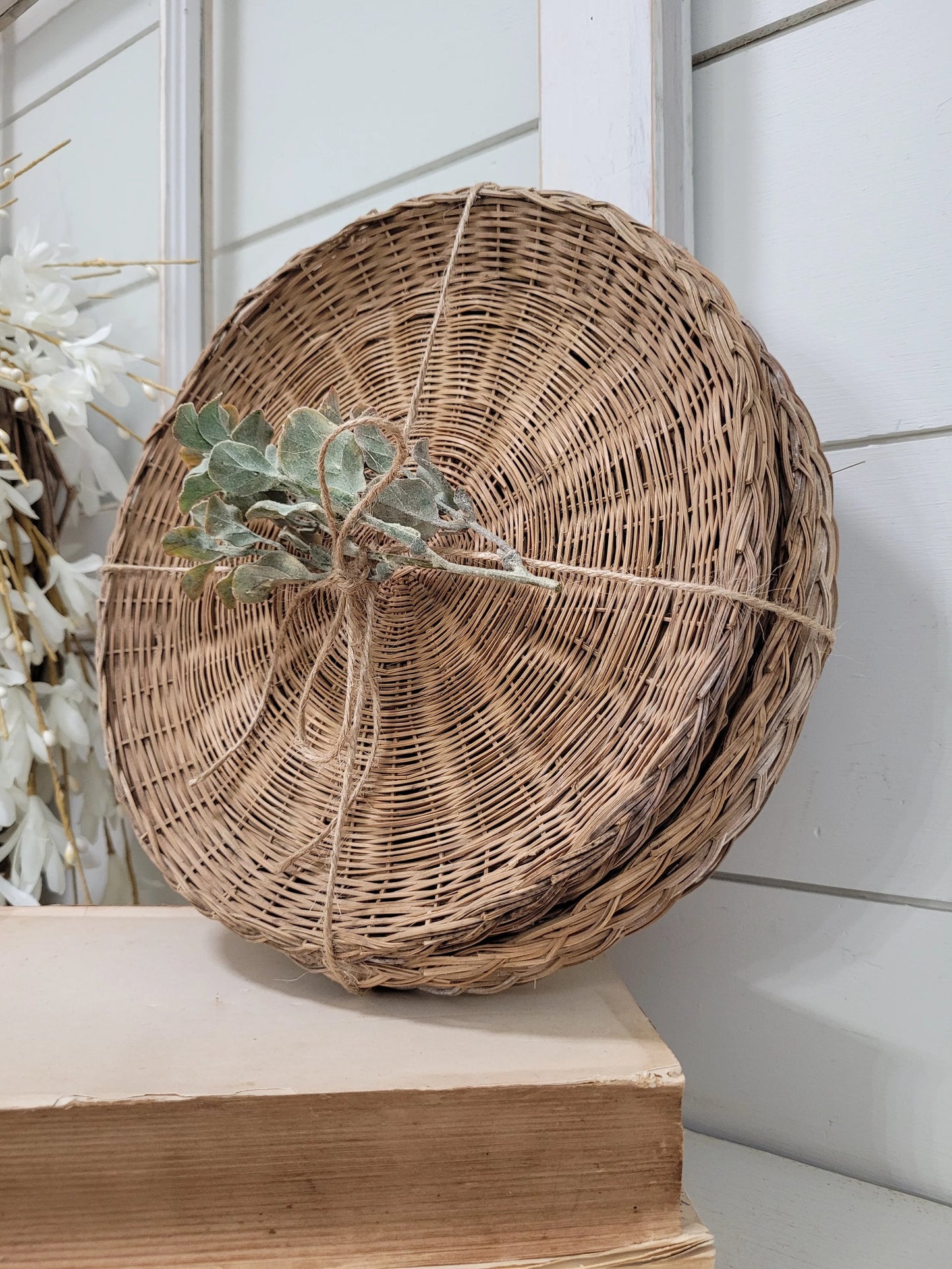 stack of 6 round baskets
