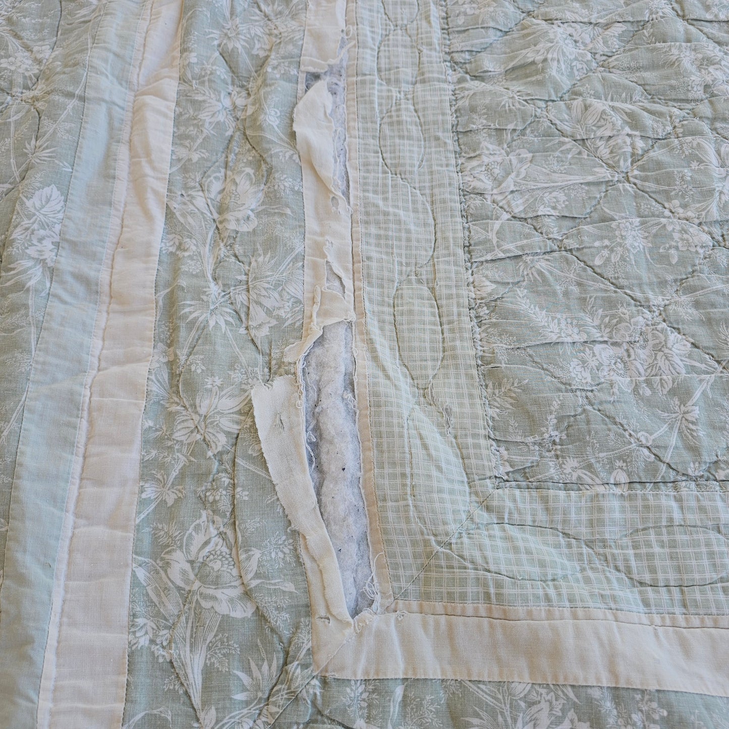 Blue/green scalloped edge quilt, approx 79" x 79" as is