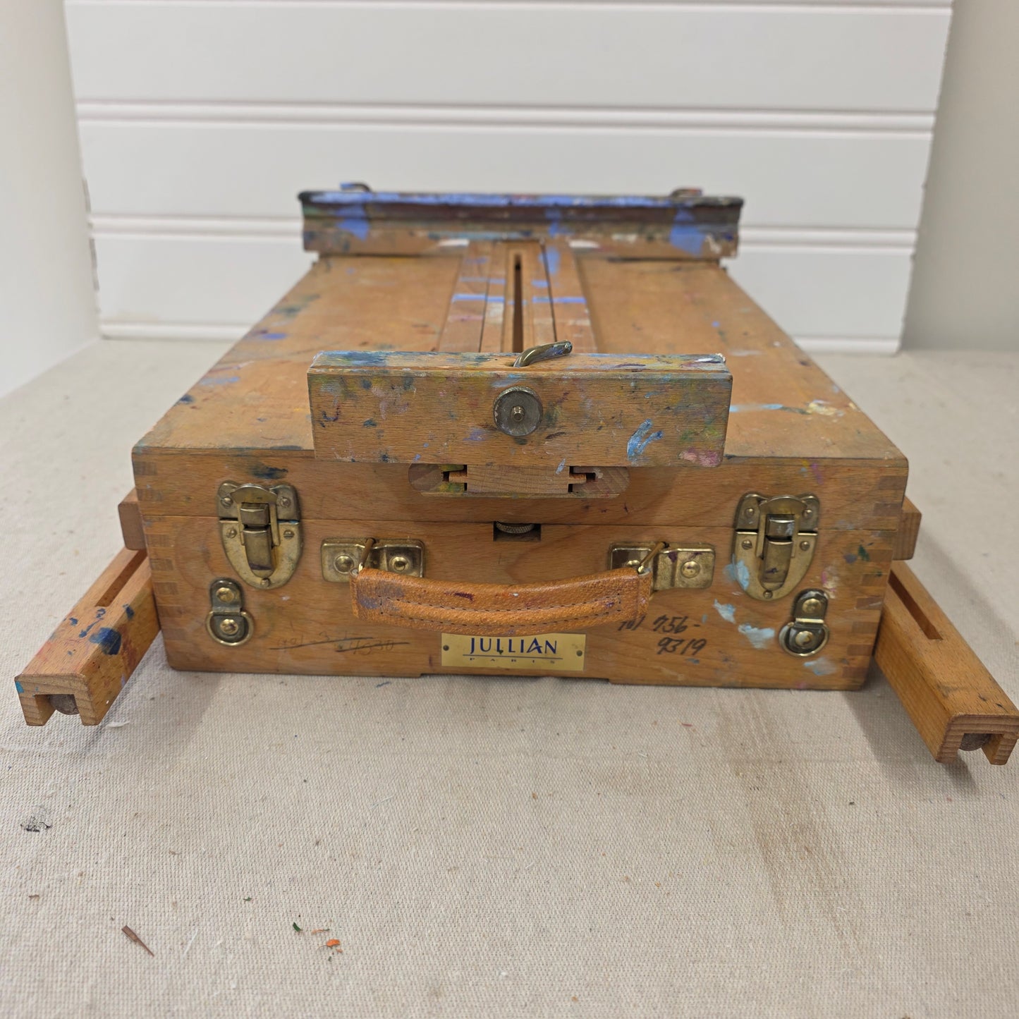 vintage Jullian Paris portable tripod art case / Easel