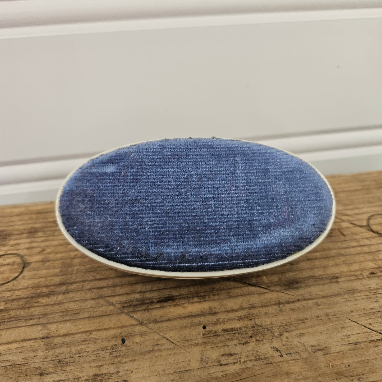 Vtg Avon Cat Lint Brush Plastic, missing bed