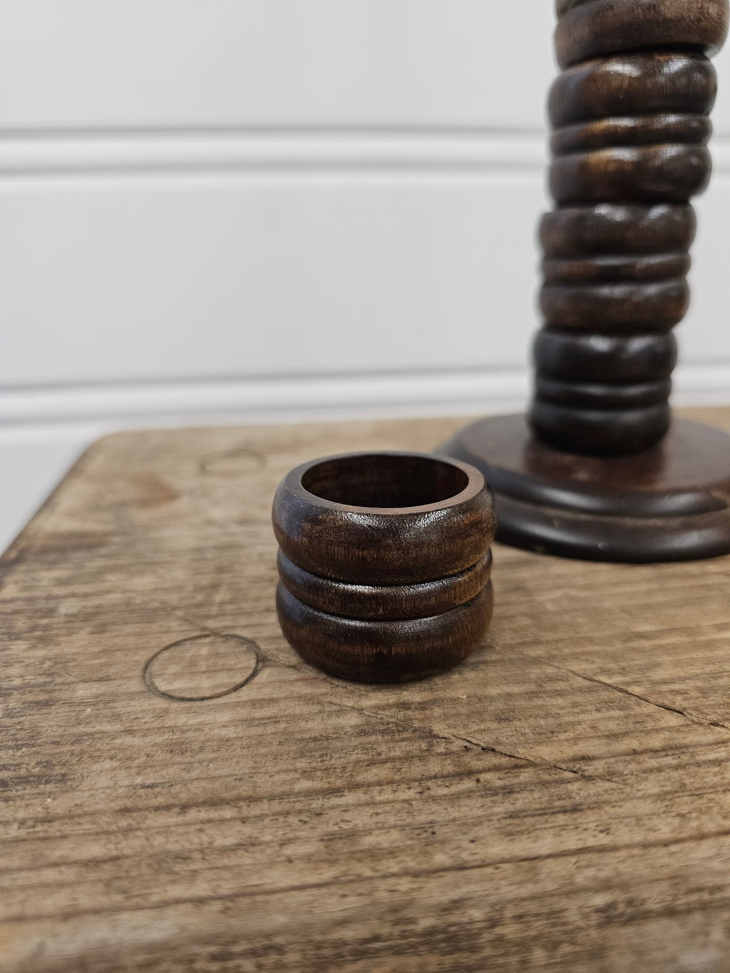 Wooden napkin rings (6) and holder