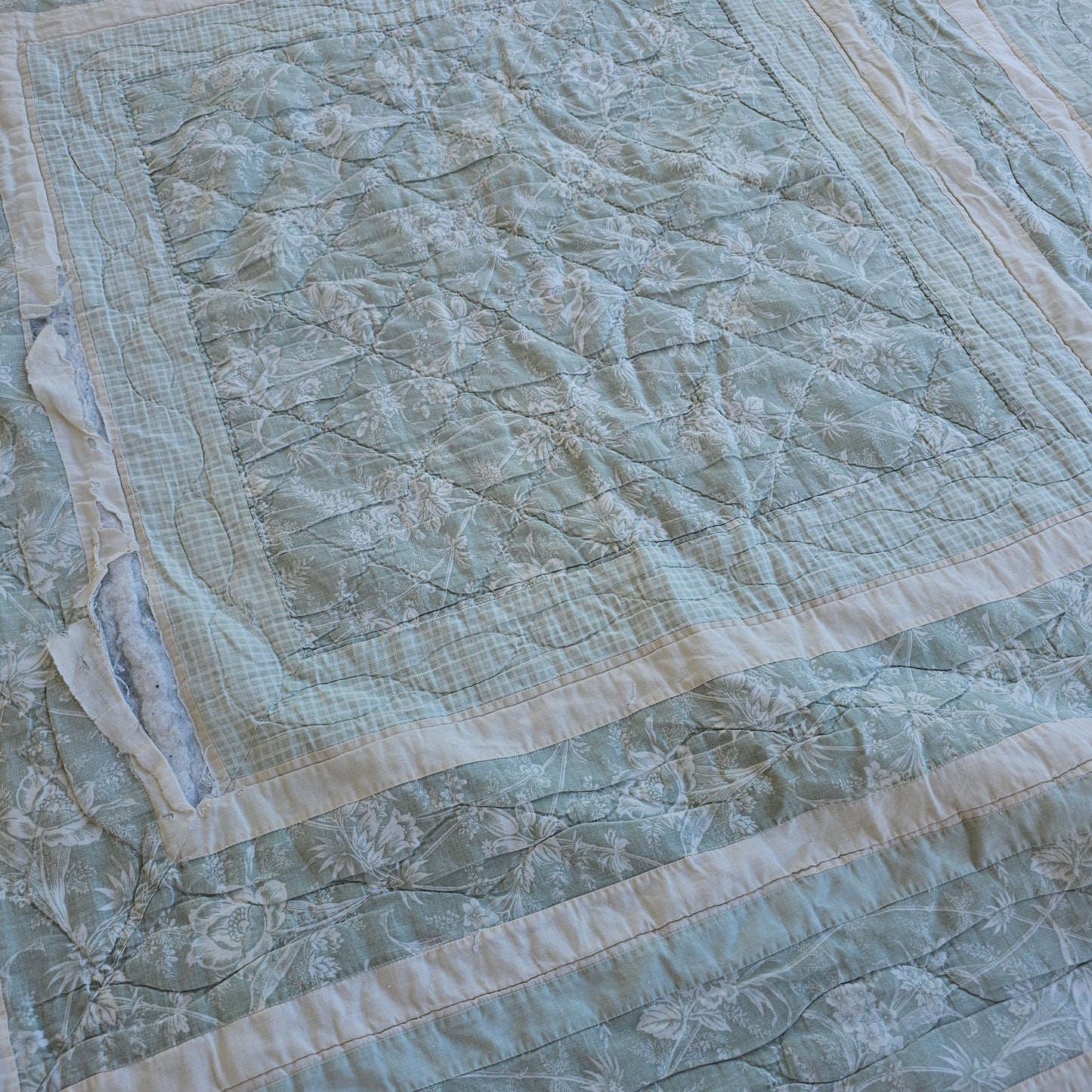 Blue/green scalloped edge quilt, approx 79" x 79" as is