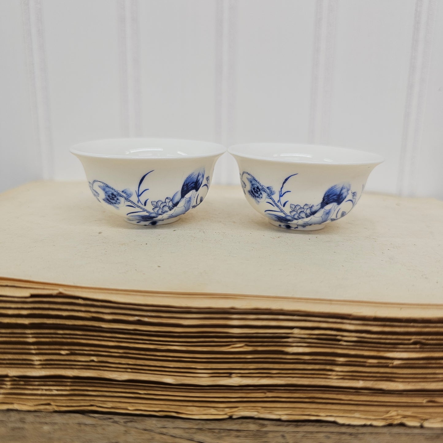 Set of 2 small blue and white cups - salt cellars
