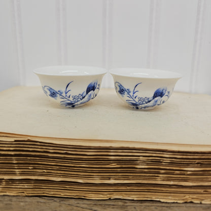 Set of 2 small blue and white cups - salt cellars