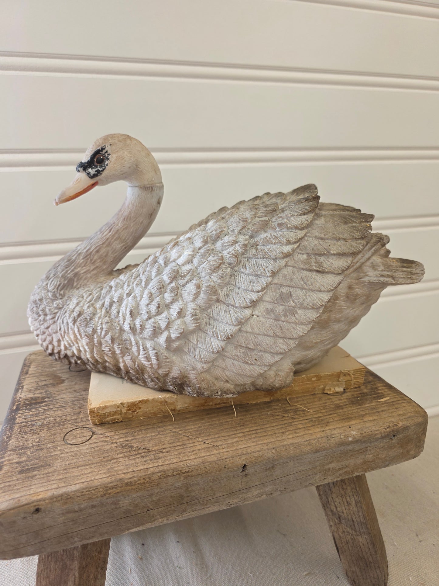 Swan decoy