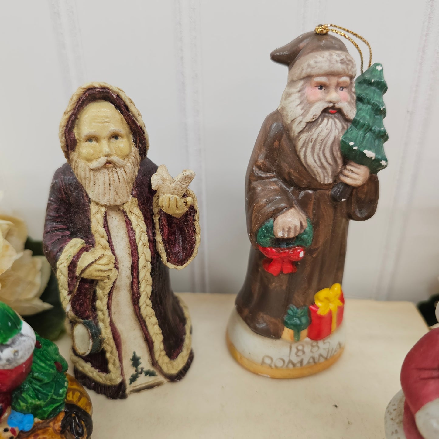 Set of 5 ceramic Santa ornaments and figurines