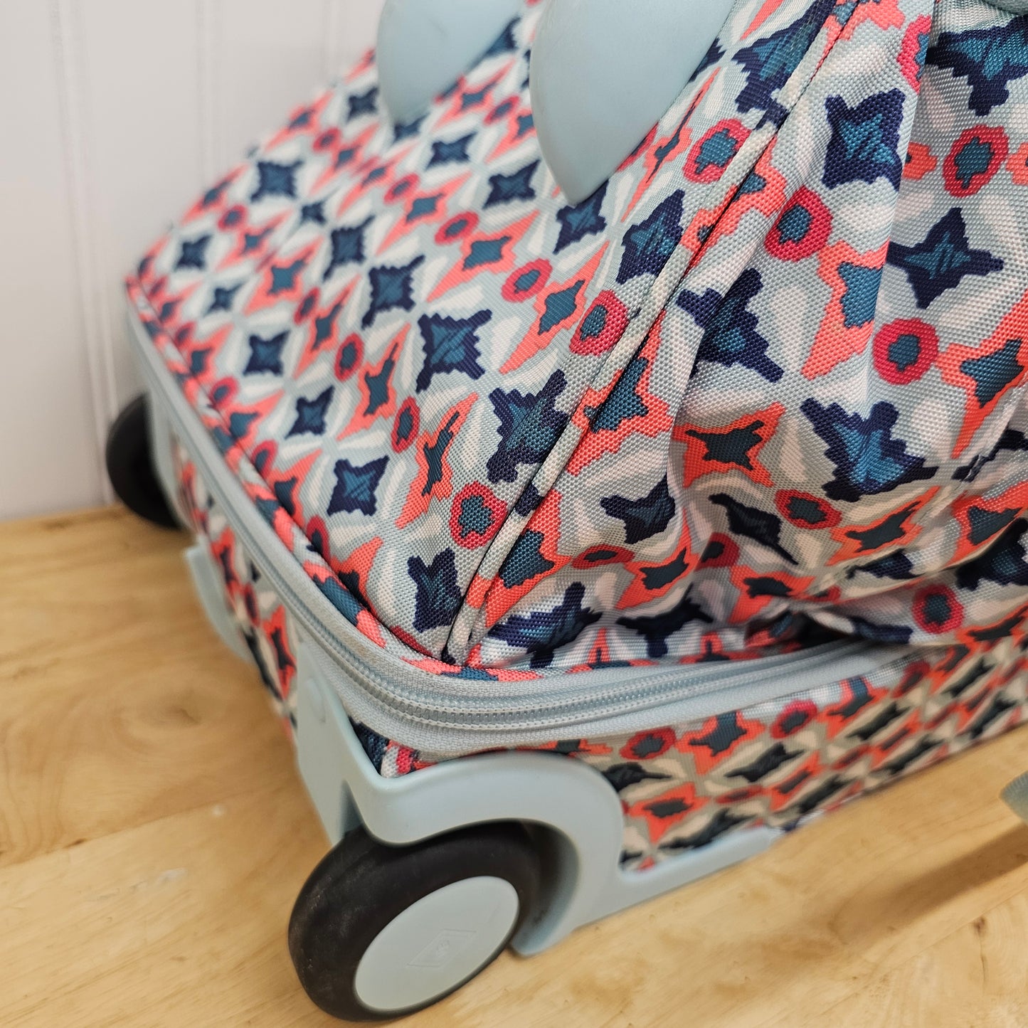 Vera Bradley rolling duffel bag