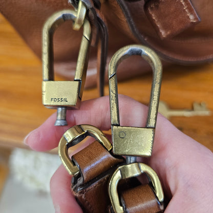 Fossil brown leather purse, has longer crossbody strap broken