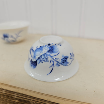 Set of 2 small blue and white cups - salt cellars