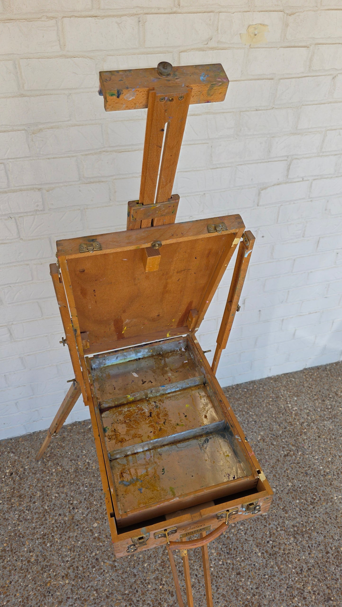 vintage Jullian Paris portable tripod art case / Easel