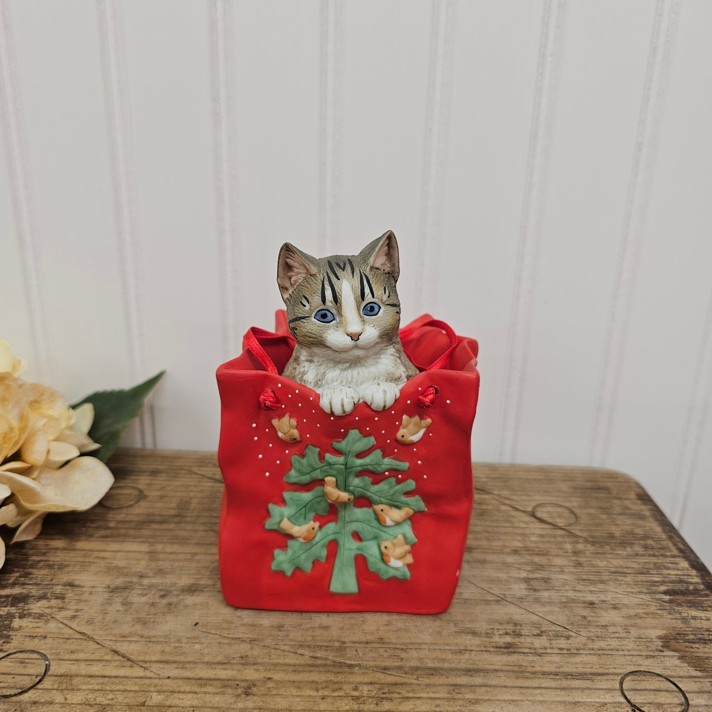 Ceramic cat in a bag music box, 1990 Lesley Anne Ivory, taiwan