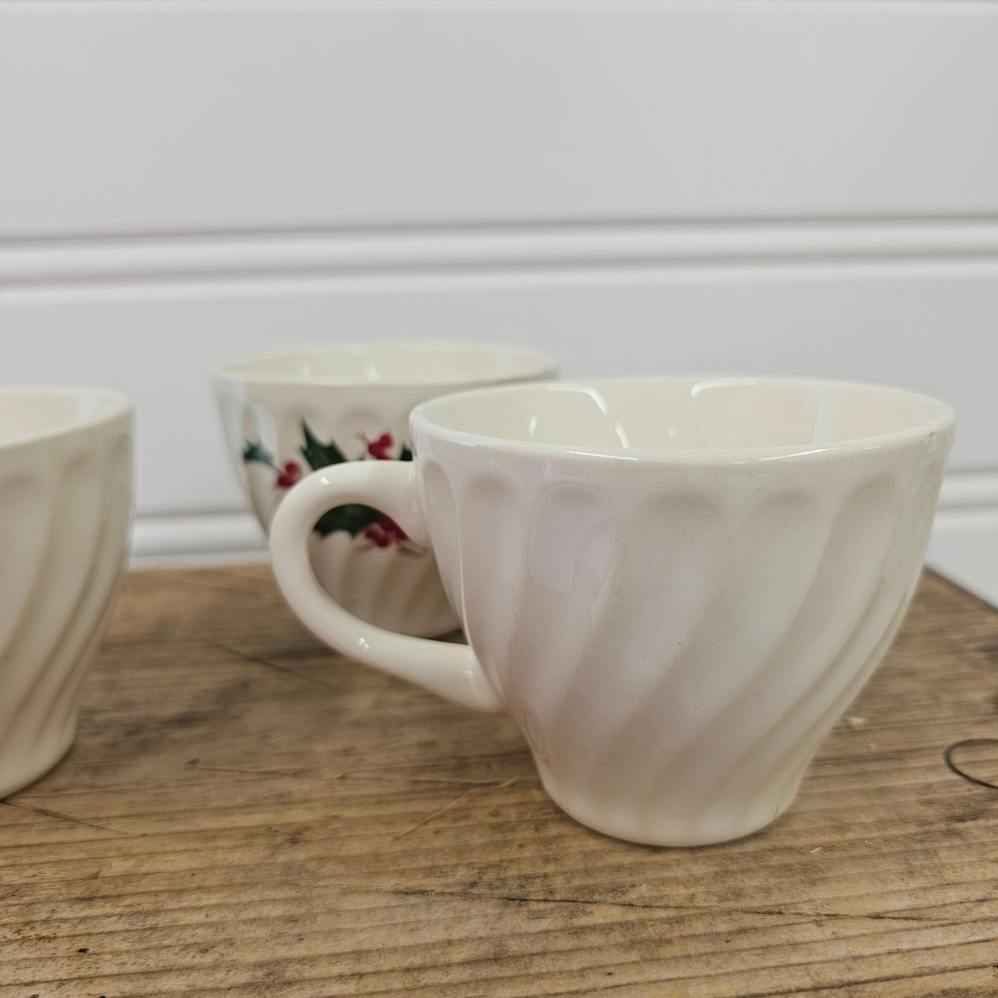 3 Swirl Holly Berry Christmas Cups