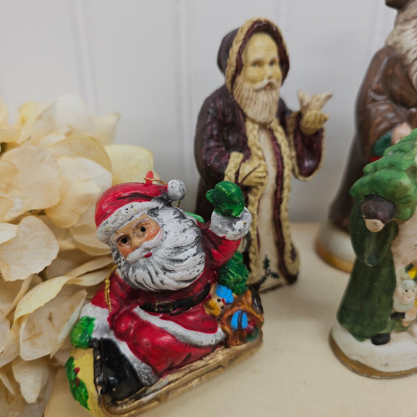 Set of 5 ceramic Santa ornaments and figurines