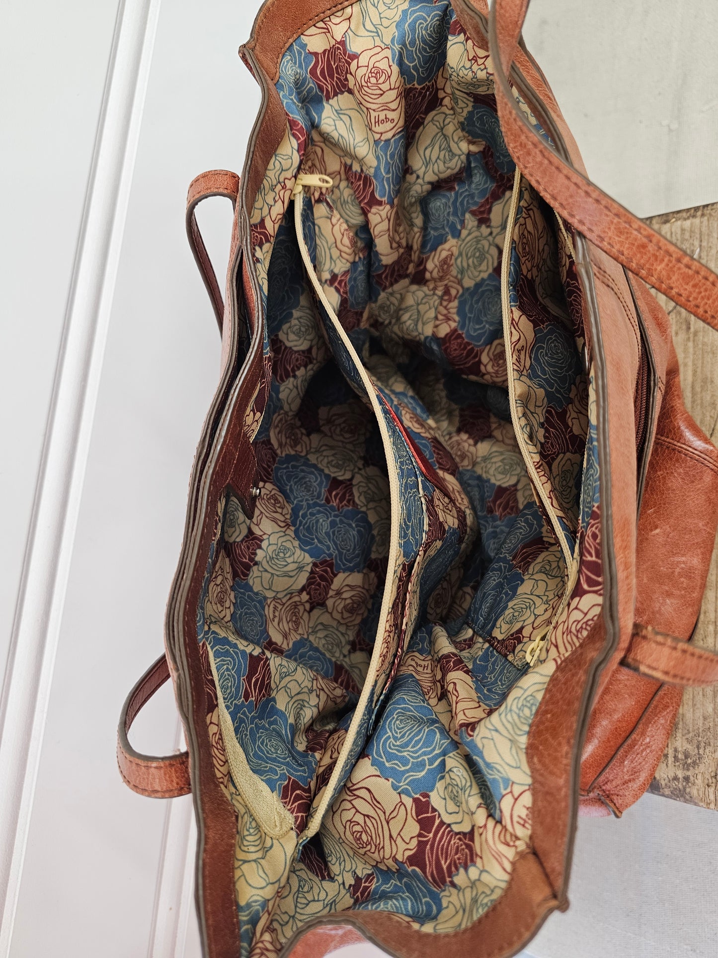 Hobo leather tote bag purse