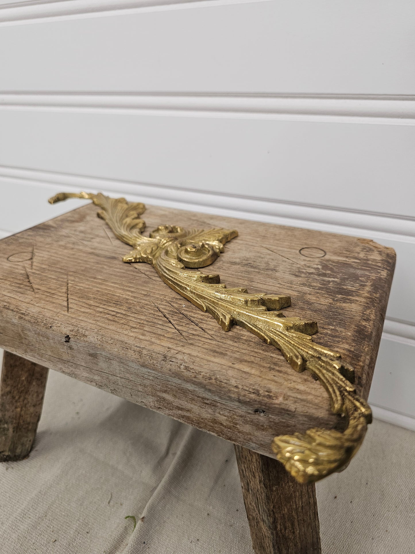 vintage brass pediment approx 15"