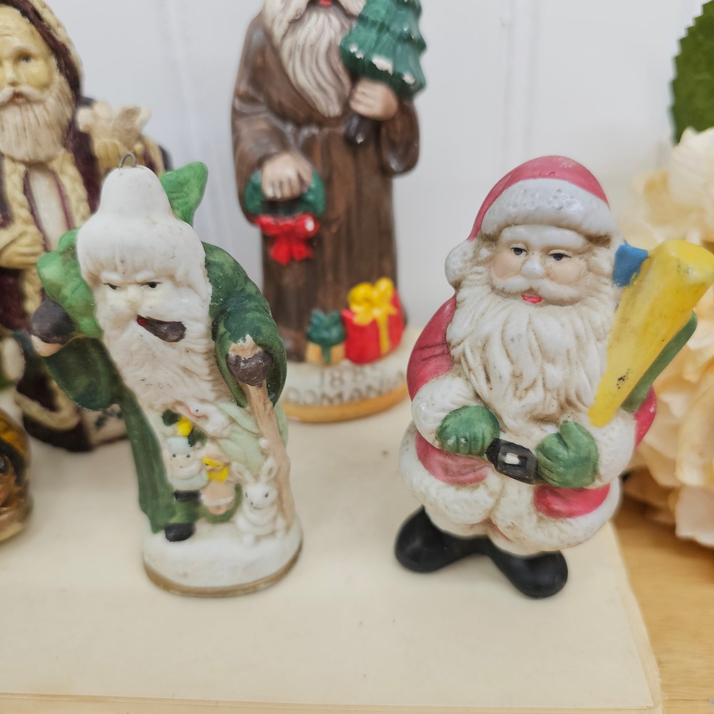 Set of 5 ceramic Santa ornaments and figurines
