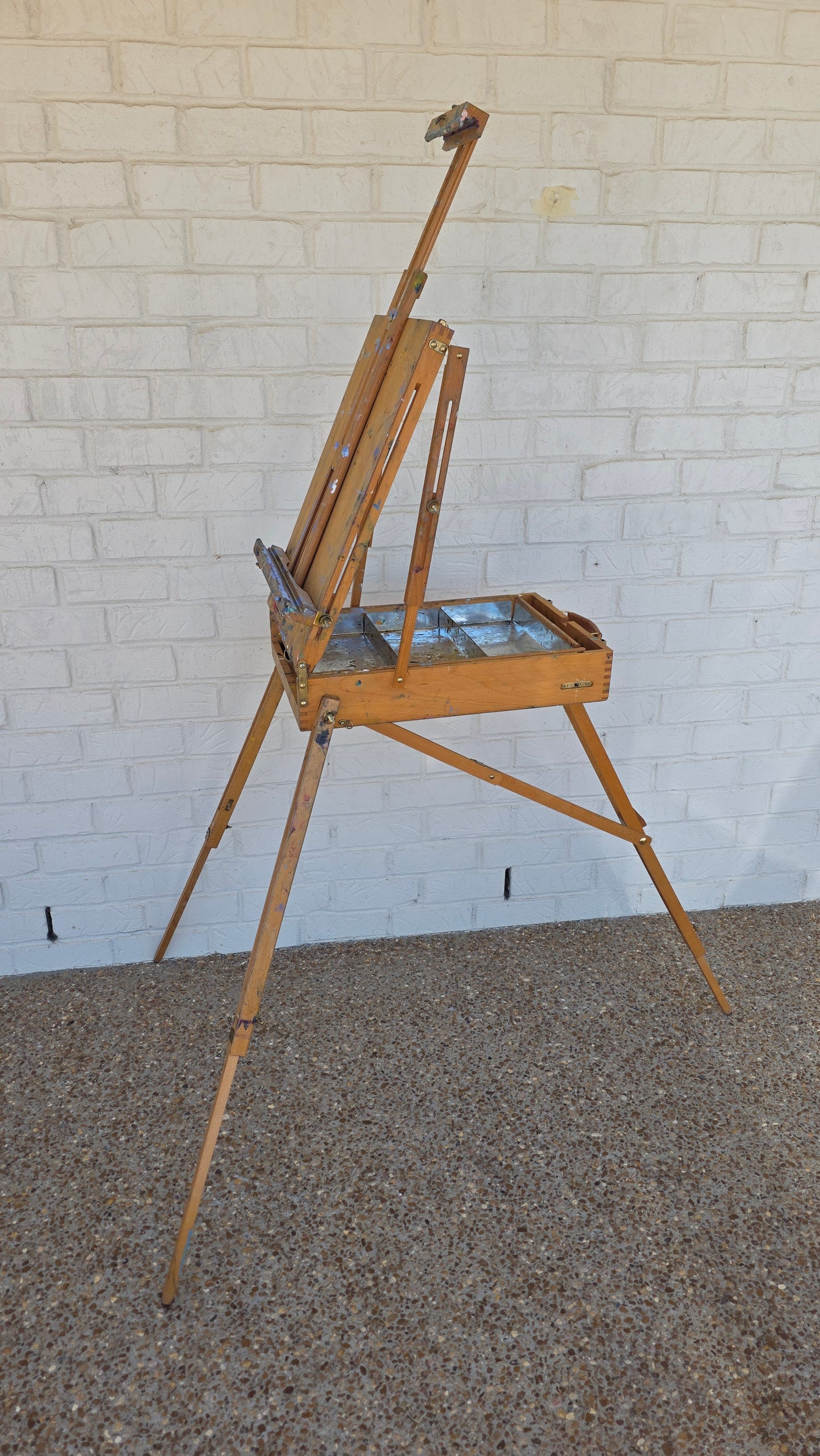 vintage Jullian Paris portable tripod art case / Easel