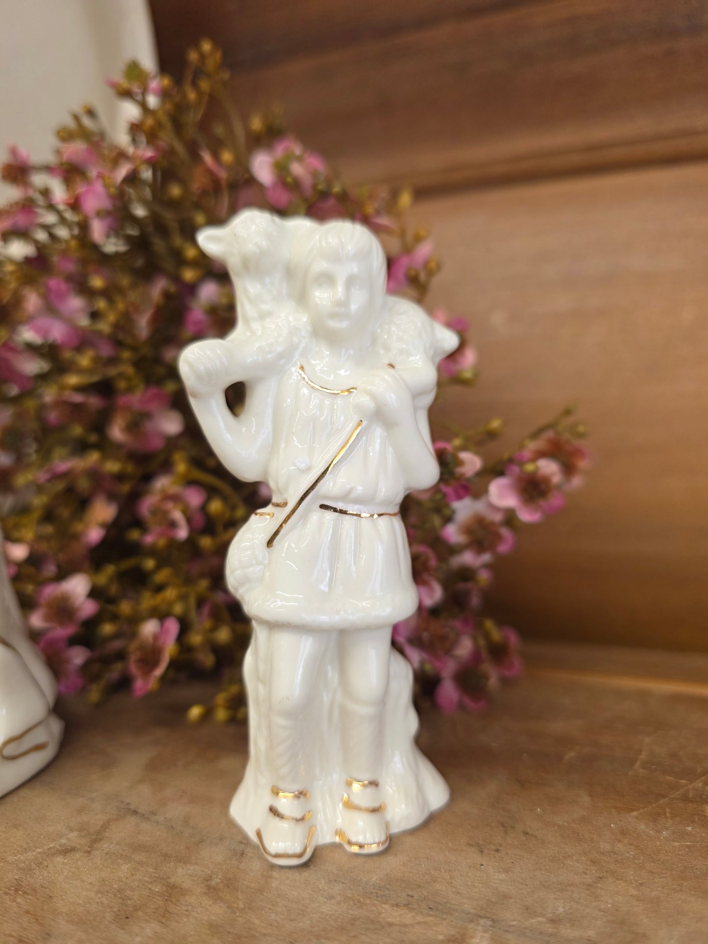 7 piece white and gold nativity set