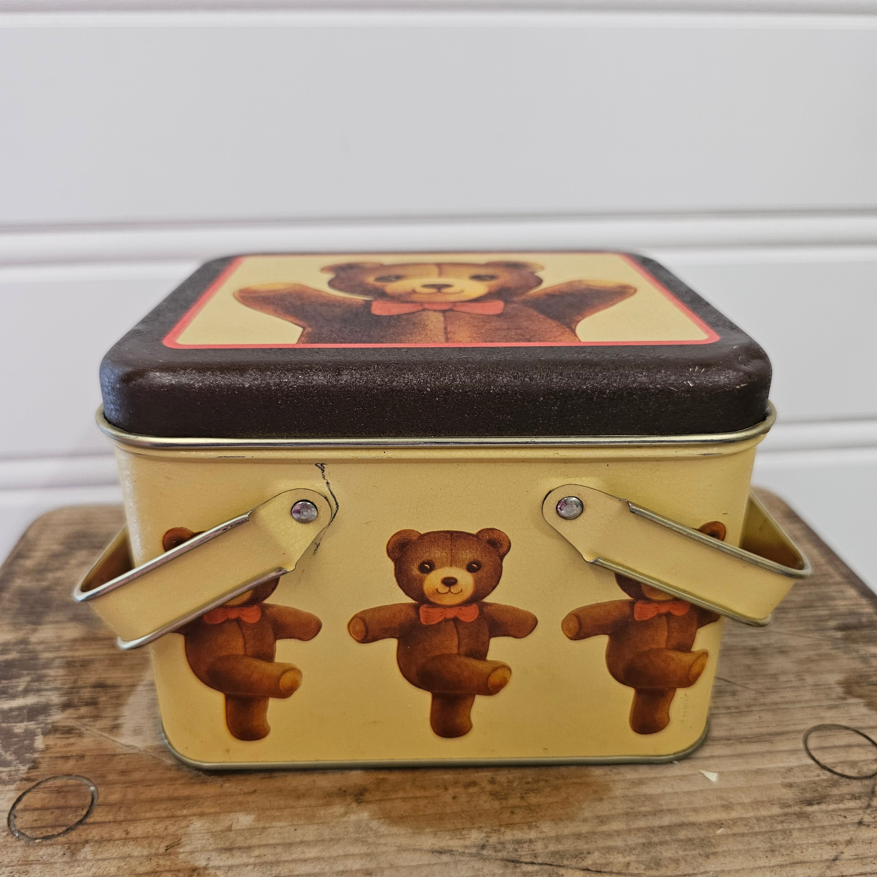 1983 Bristol Ware Bear Tin, USA, picnic basket – Julie's Designs