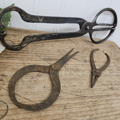 set of 3 Rusty metal utensils/tools