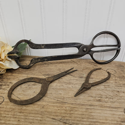 set of 3 Rusty metal utensils/tools