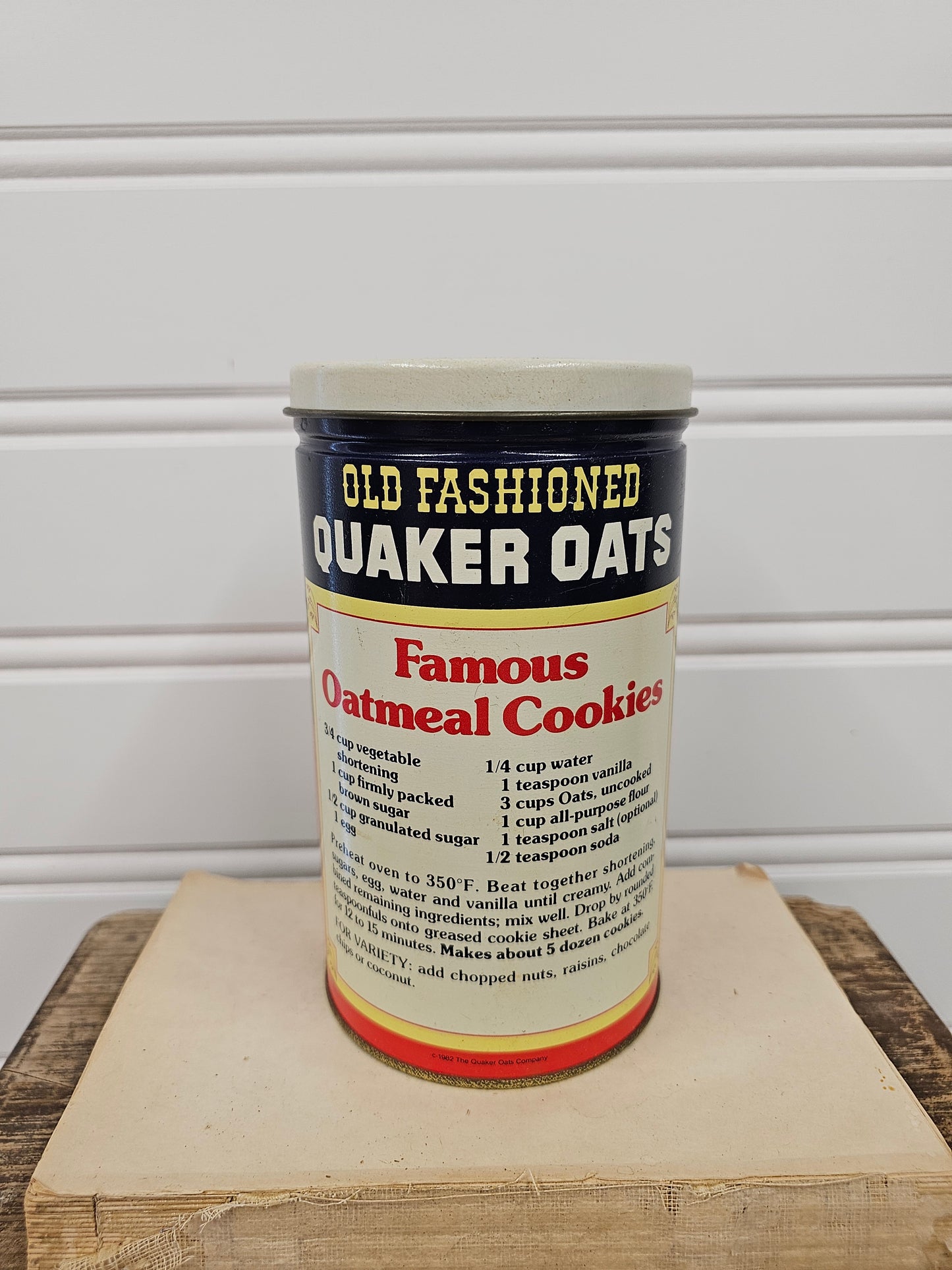 Vintage Quaker Oats Tin