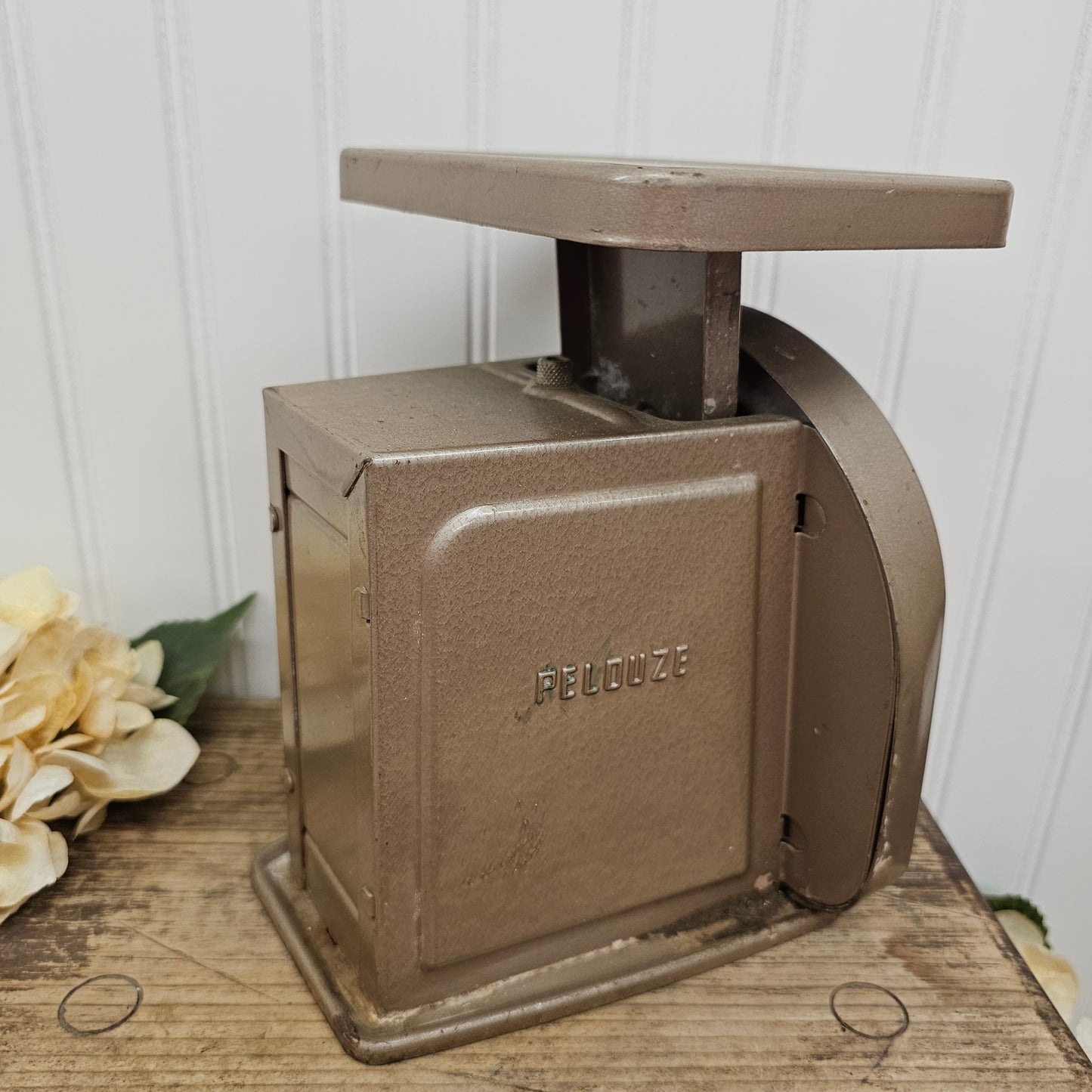 Pelouze brown metal scale - perfect for fall